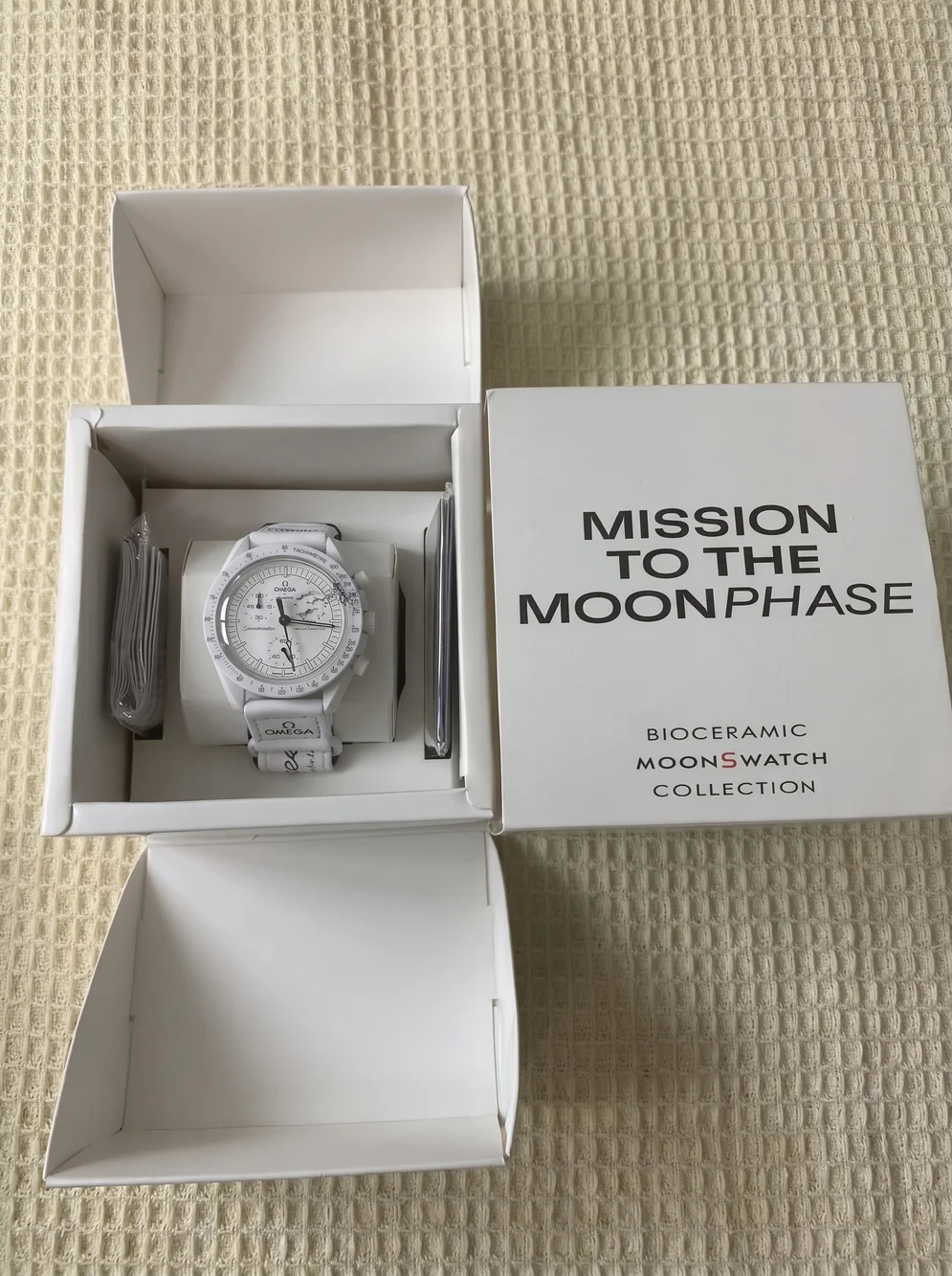 Watch - Swatch x Omega Speedmaster Mission to the Moonphase
